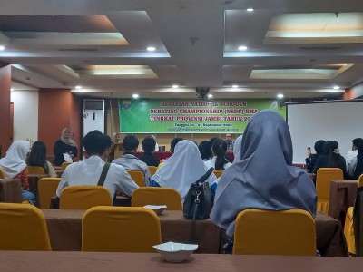 LOMBA DEBAT